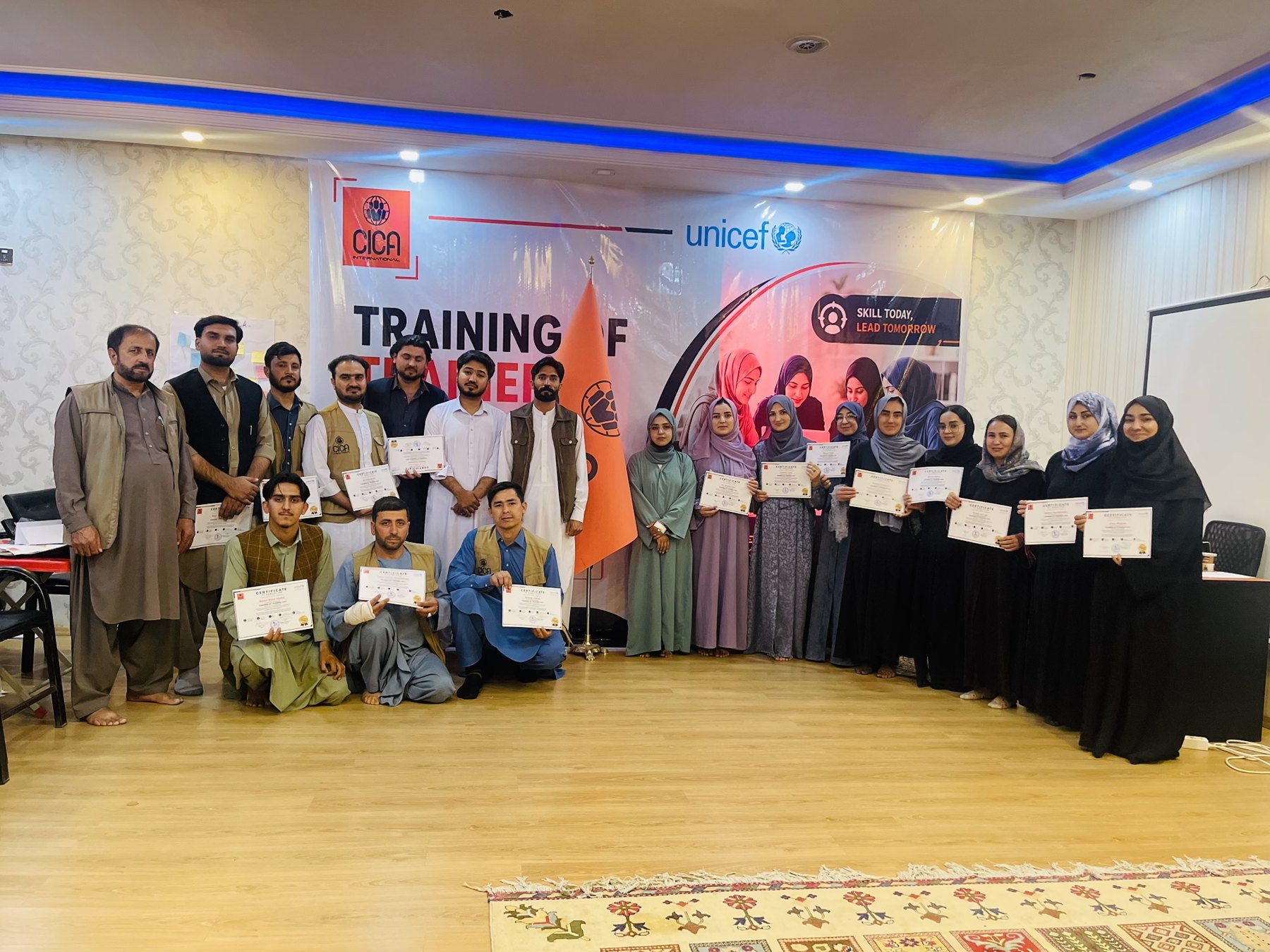 Training participants with certificates