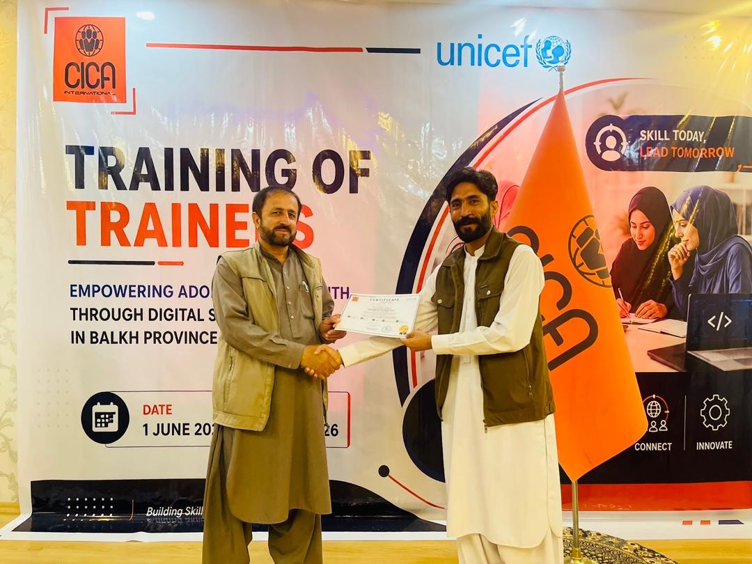 Certificate presentation during Digital Science training in Balkh